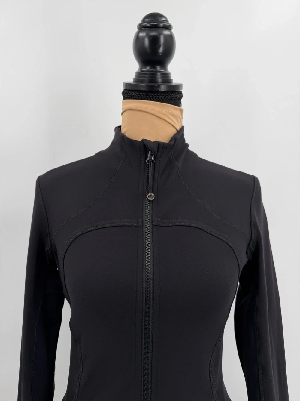 Lululemon Forme Jacket Black Full Zip Thumbholes Size 6 athleisure yoga Pilates